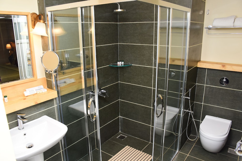 Executive Club Suite with Private Balcony - Photo 3