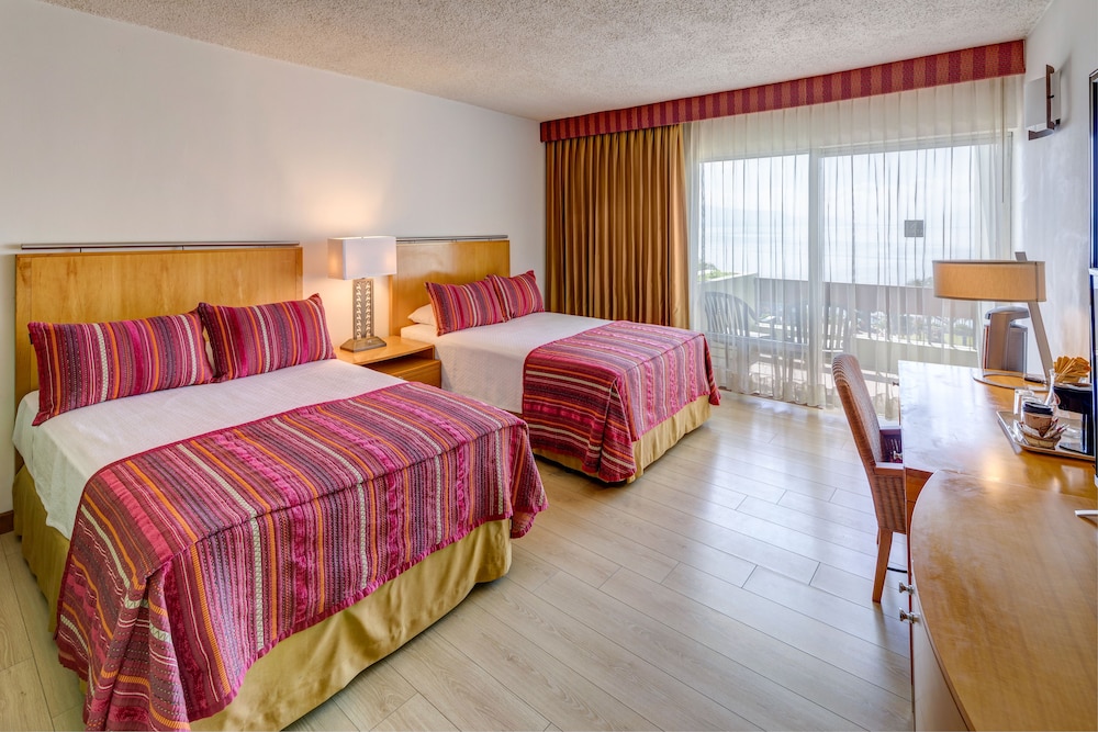 Lake View Deluxe Room - Photo 4