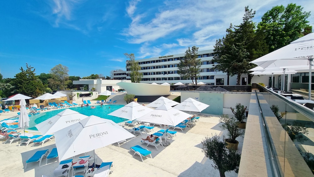 Executive Room, 1 Bedroom, Pool View photo 2