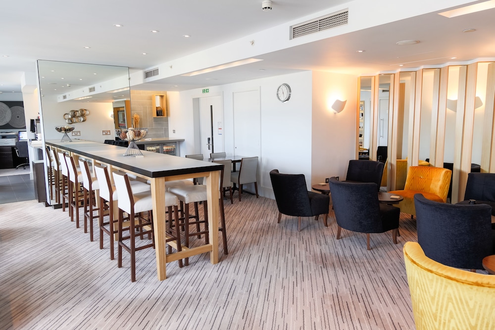 Executive Room thumbnail 6
