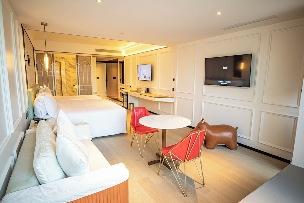 Family Triple Room, Multiple Beds, Balcony, Partial Ocean View photo 2