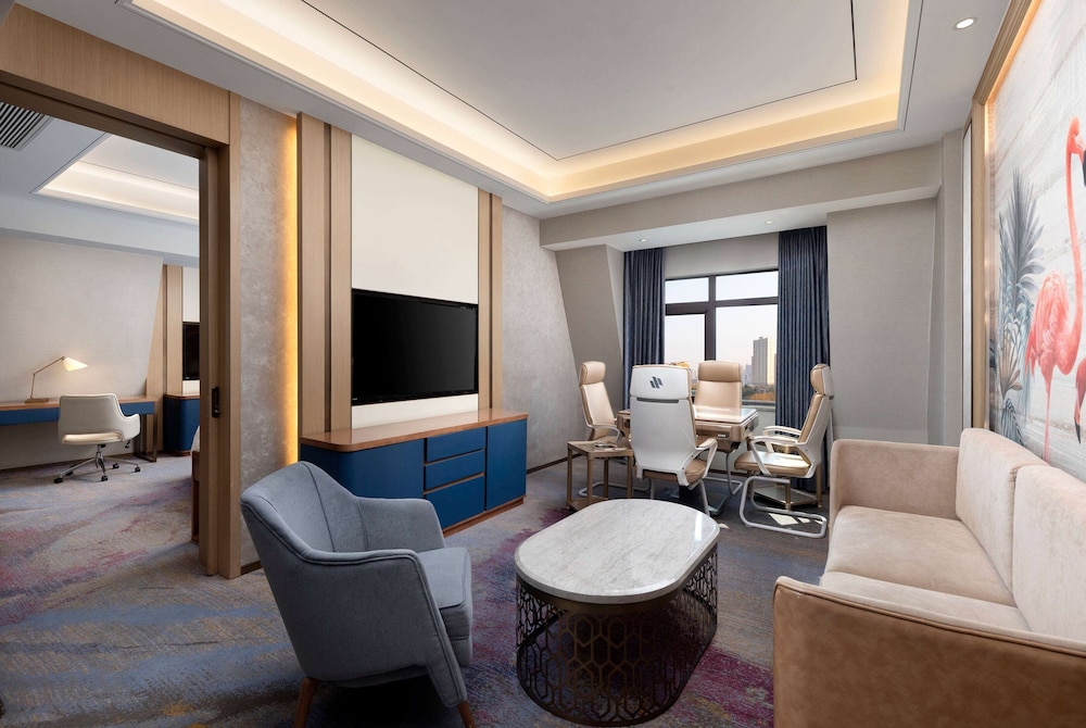 Luxury Suite, 1 King Bed with Sofa bed, Non Smoking