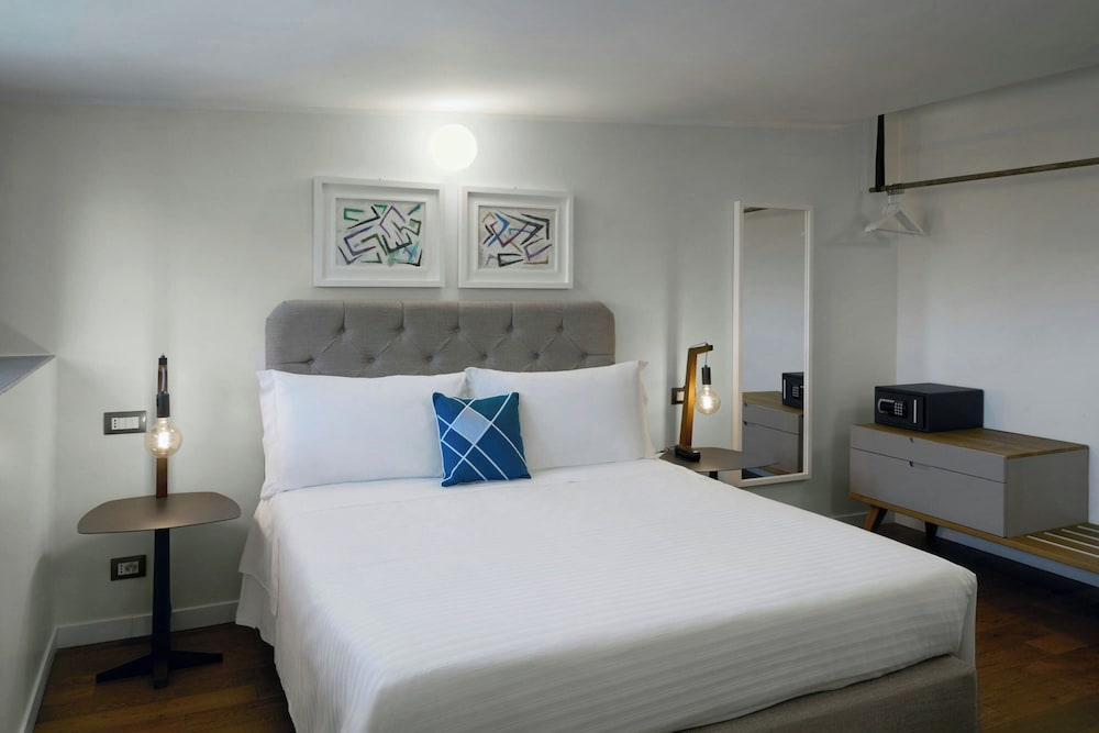 Deluxe Room, 1 Queen Bed