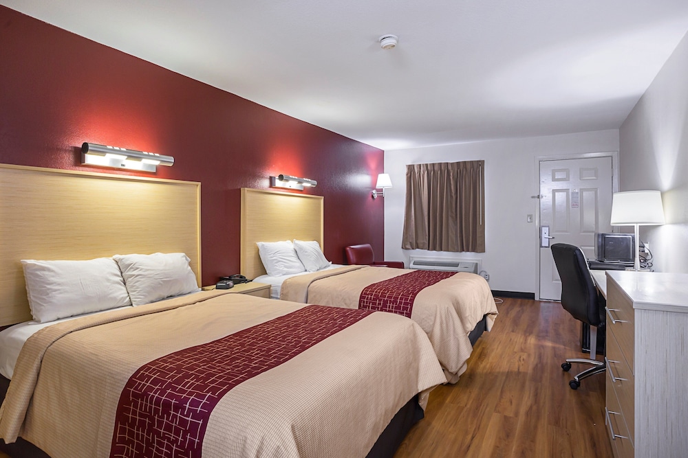 Standard Room, 2 Double Beds, Smoking - Photo 6