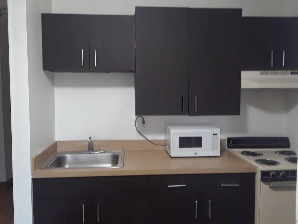 Deluxe Room, 1 Queen Bed, Accessible - Photo 1