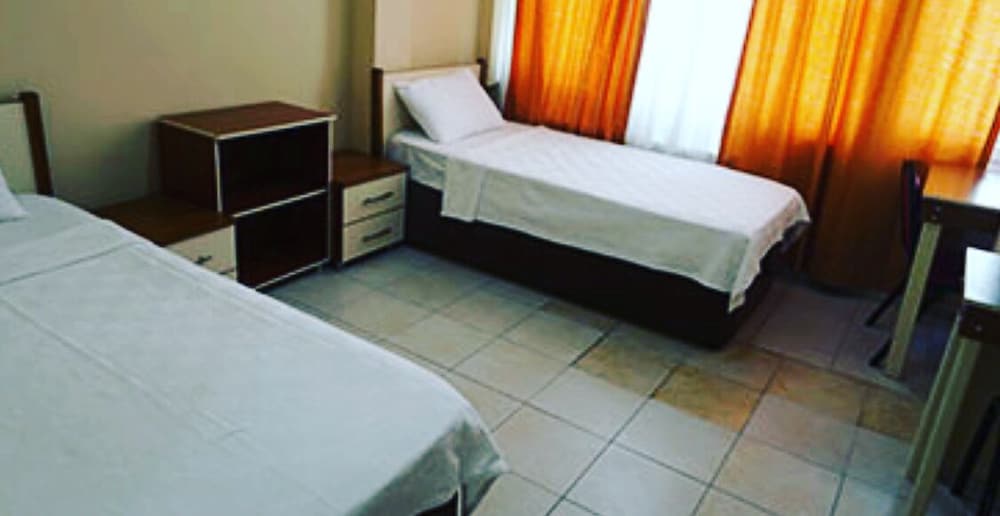 Economy Twin Room photo 2