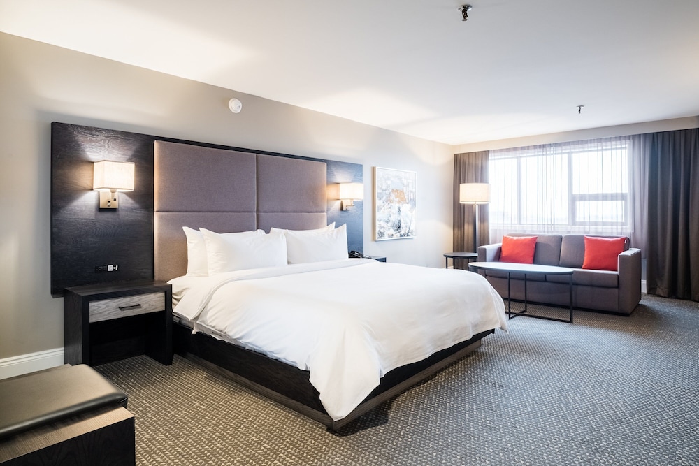 Premium Room, 1 King Bed with Sofa bed (High Floor) - Photo 5
