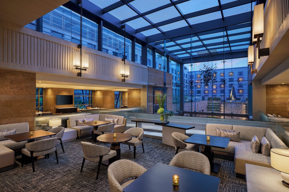 Club Room, 2 Twin Beds, Patio - Photo 4