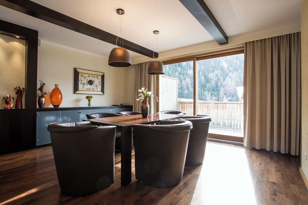 Executive Suite - Photo 5