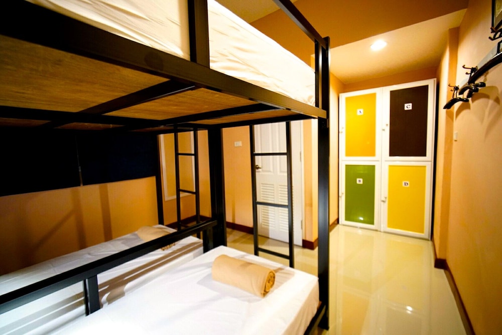 4-Bed Family Room with Private Bathroom photo 1