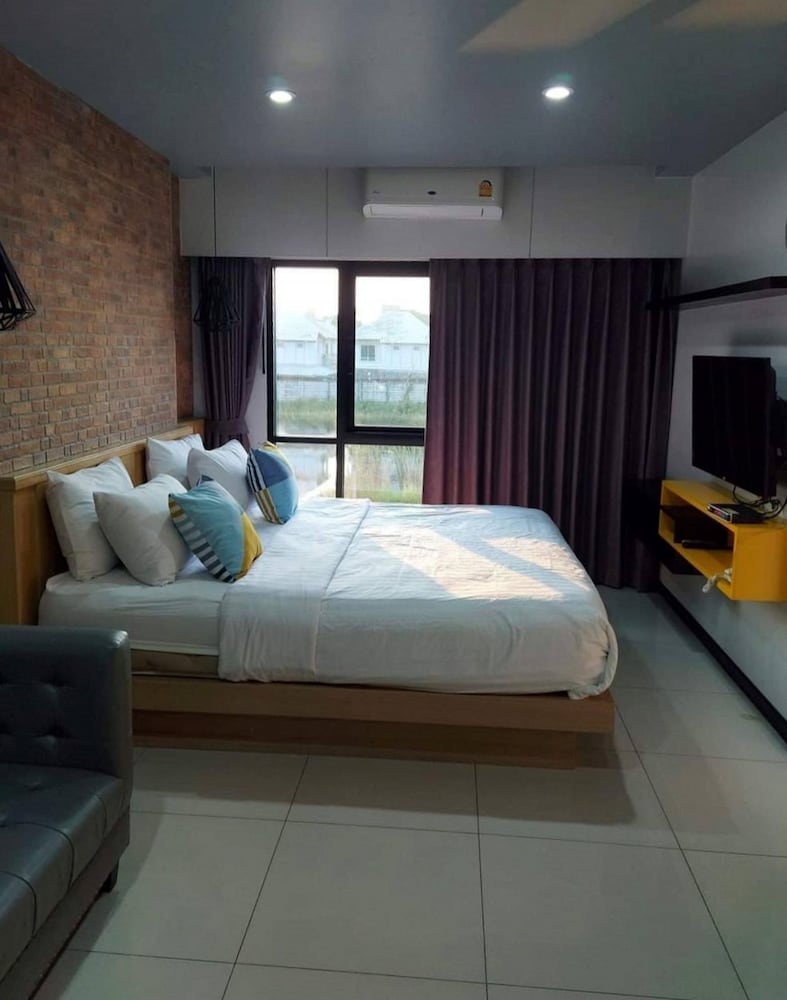 VIP Room - Photo 17
