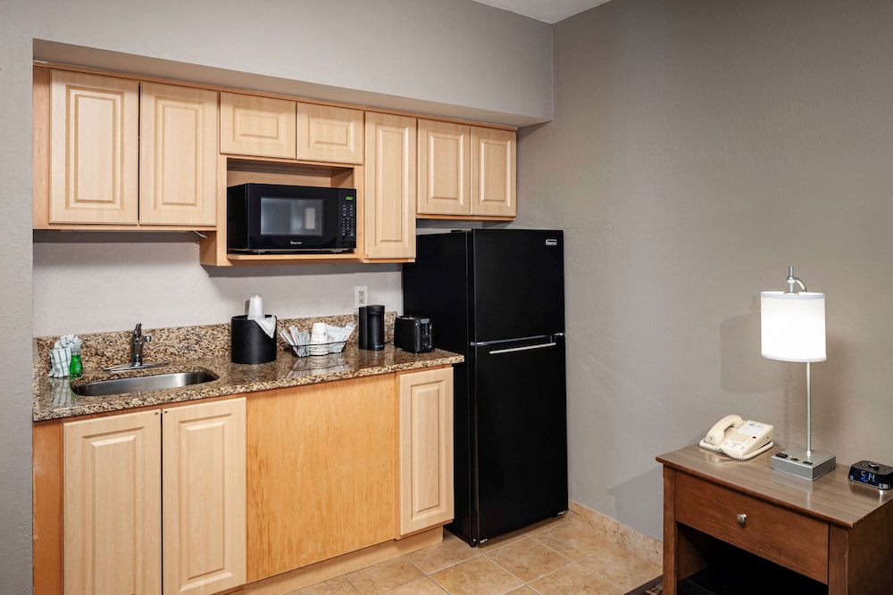 Suite, Multiple Beds, Balcony, Ocean View - Photo 3