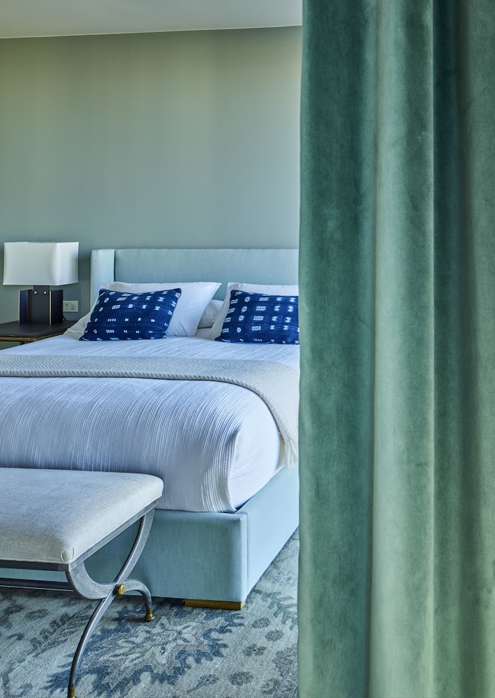 Executive Suite - Photo 8