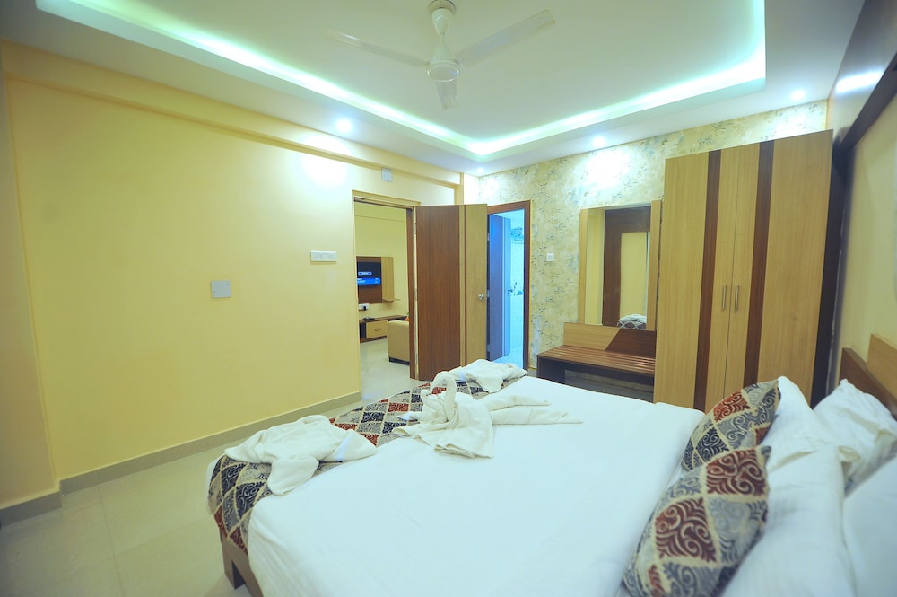 Executive Suite - Photo 1
