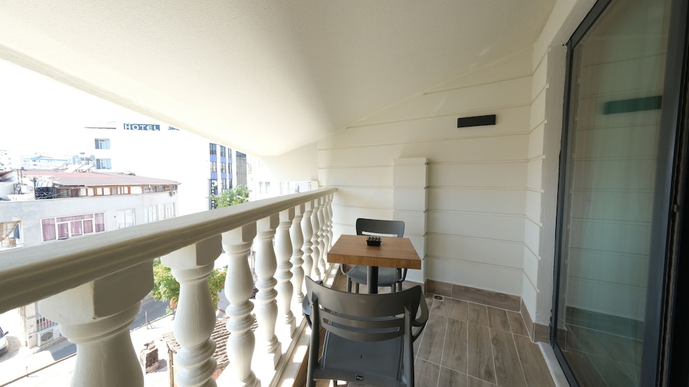 Deluxe Room - Photo 9