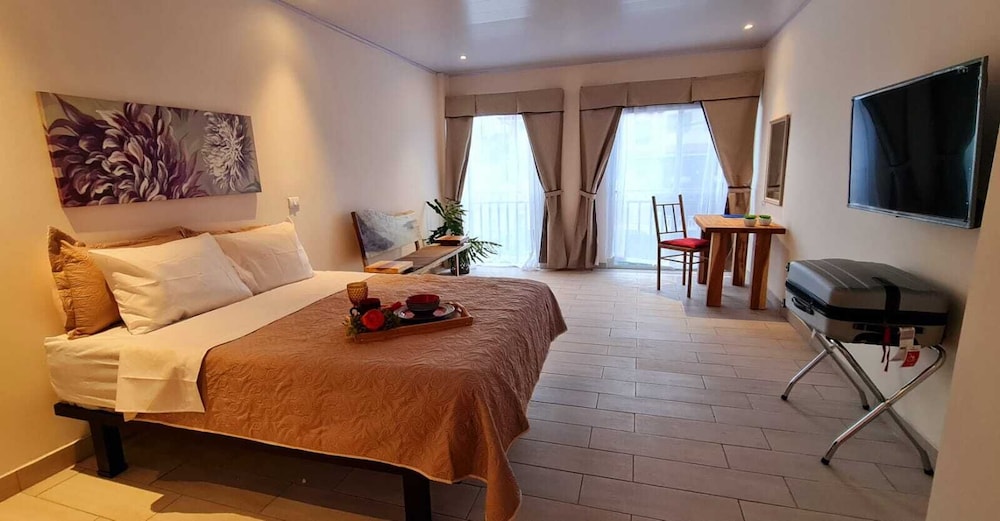 Standard Room, 1 Queen Bed