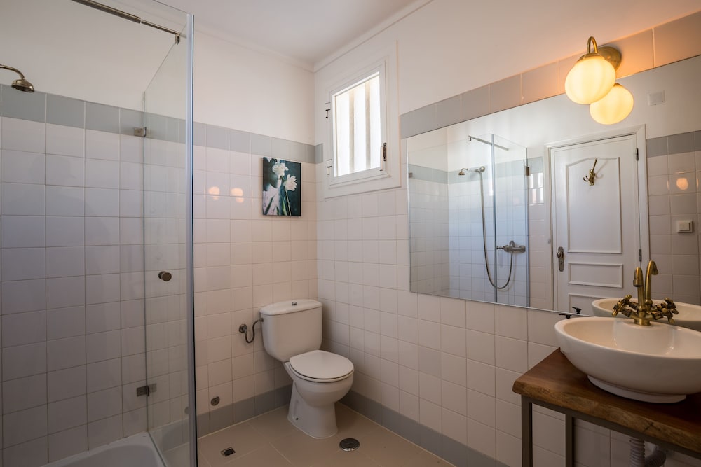 Basic Double Room, Sea Facing photo 3