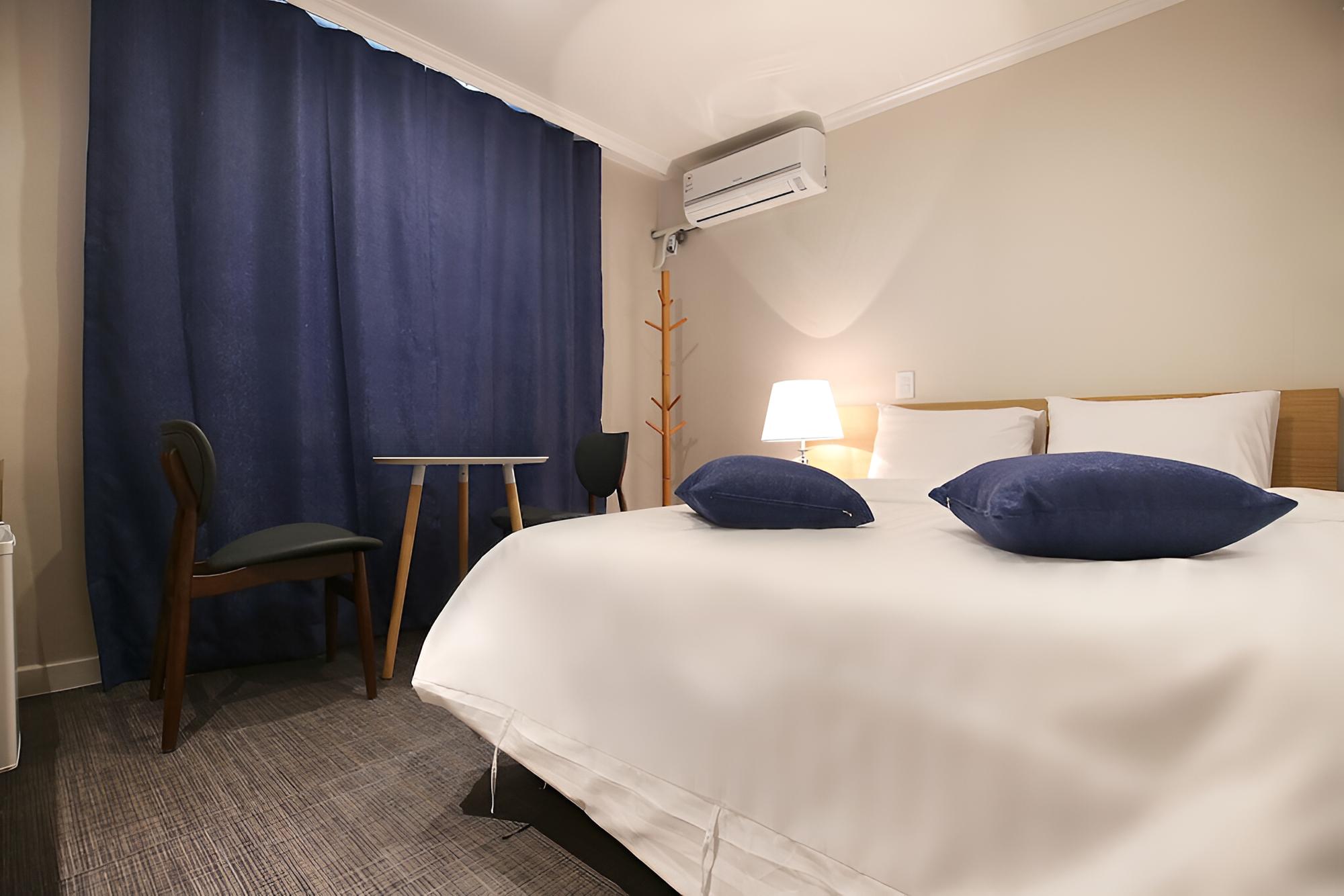 Room (Standard Room) - Photo 9