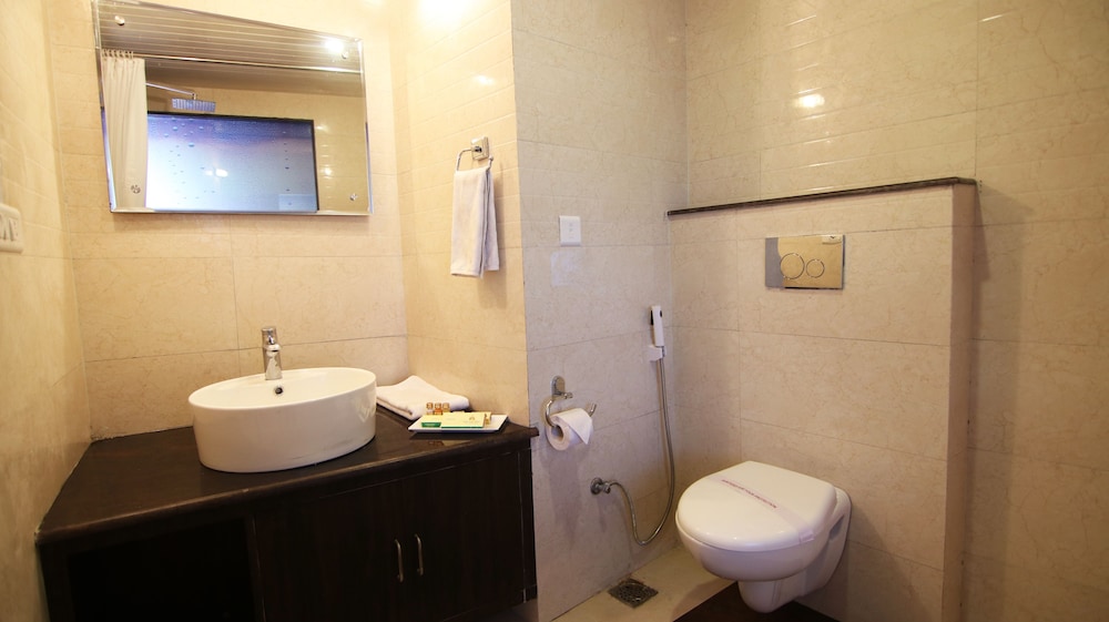 Executive Double Room, 1 King Bed, Valley View photo 3