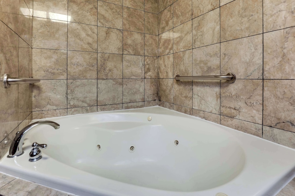 Suite, 1 King Bed With Sofa Bed, Refrigerator & Microwave (2 Rooms, Jetted Tub)