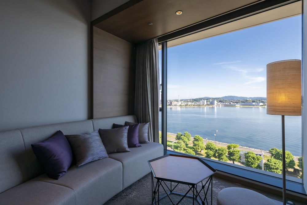 Executive Twin Room, Lake View, Non Smoking (New Main Building) photo 2
