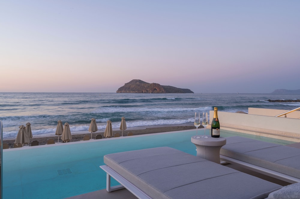 Beachcomber Suite - Beachfront with Private Pool - Photo 16