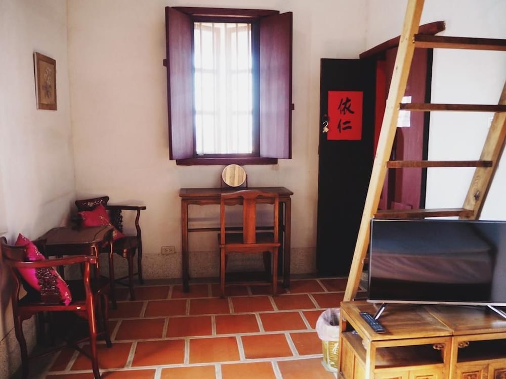 Double Room (B)