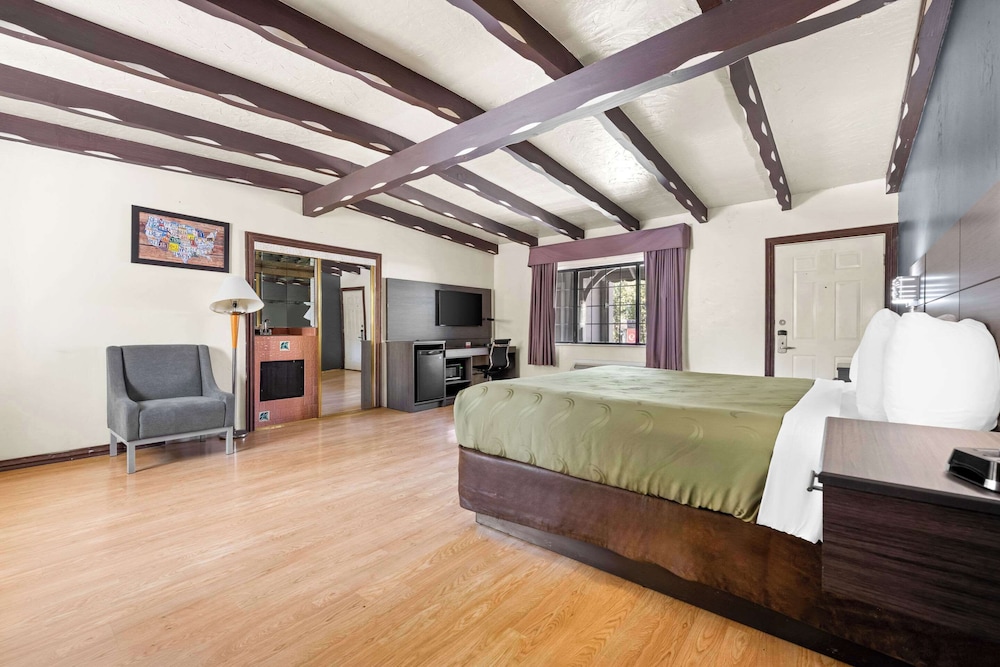 Efficiency, Suite, 1 King Bed, Non Smoking - Photo 4
