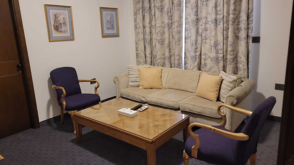 Deluxe Double or Twin Room - Photo 6