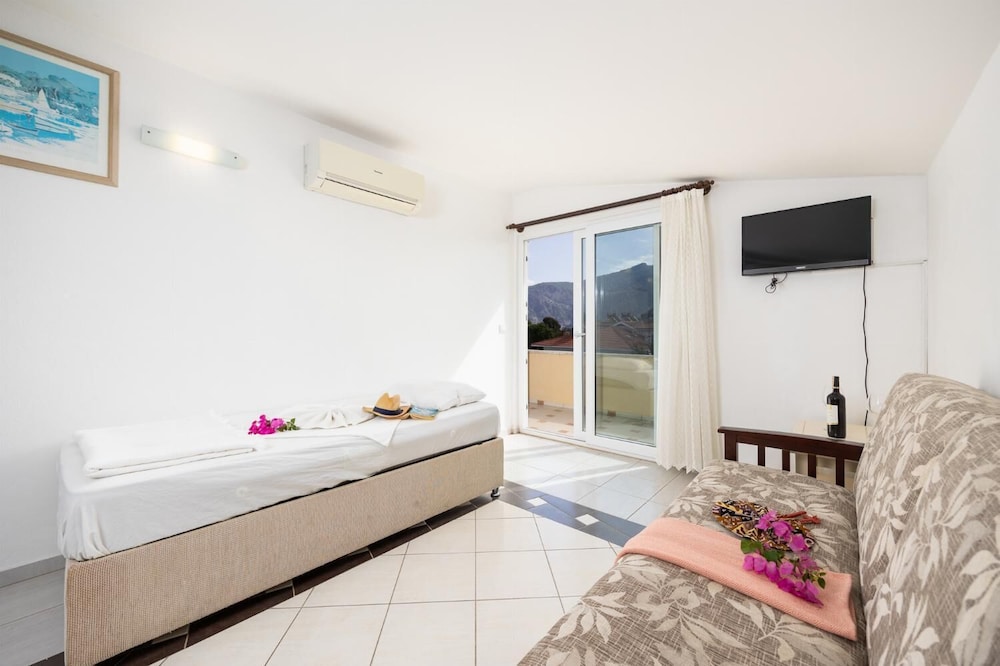 Apartment, 1 Bedroom, Balcony photo 3