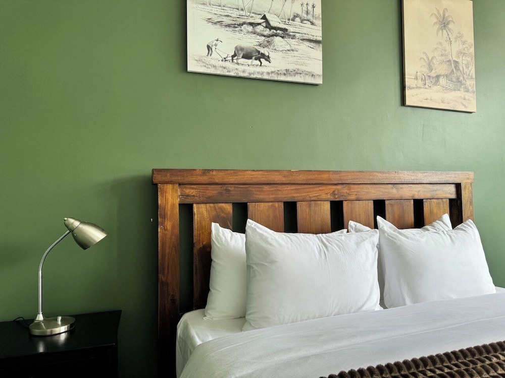 Deluxe Room, 1 King Bed, Balcony, Mountain View