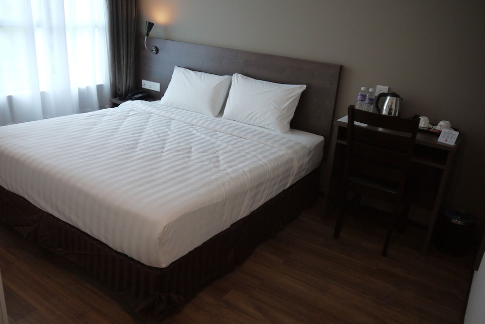 Premium Double Room, 1 King Bed photo 3