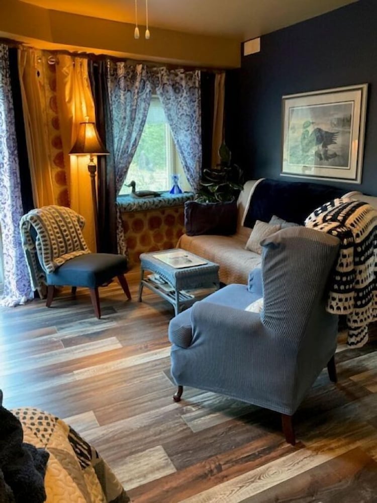Superior Room, 1 King Bed (The Loon Room) photo 2
