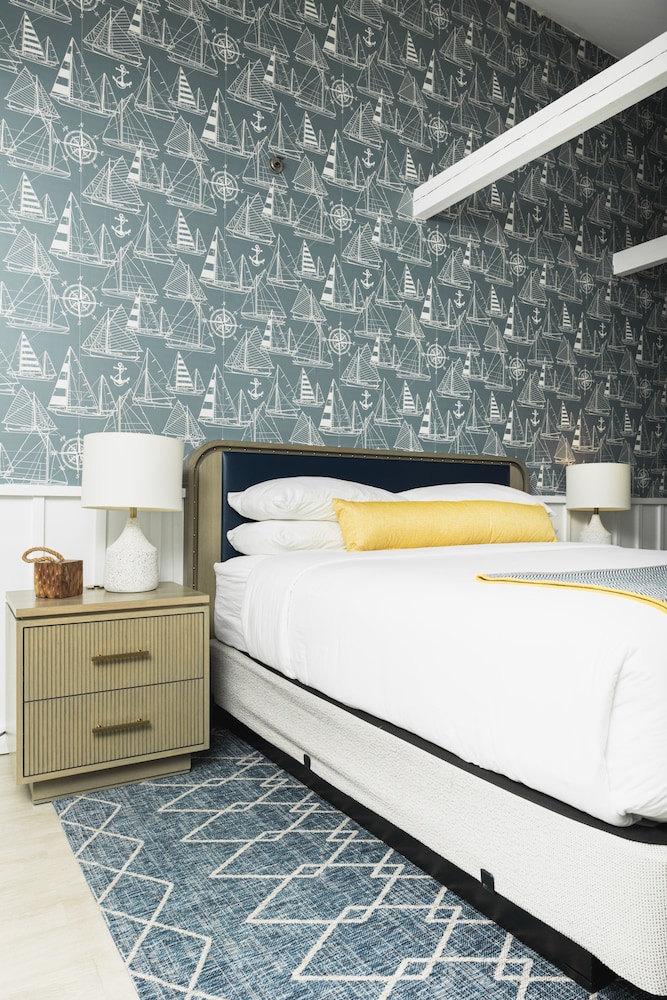 Standard Room, 1 King Bed, City View - Photo 8