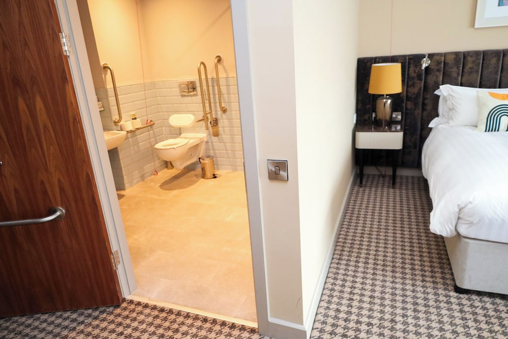 Standard Room, 1 King Bed, Accessible, Terrace (Paddock View) photo 2
