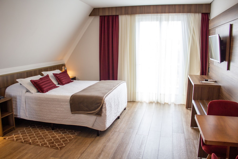 Luxury Room thumbnail 5