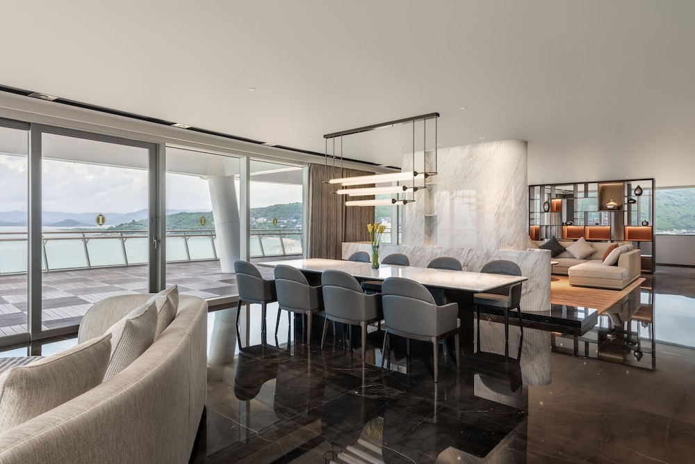 Grand Suite, Terrace thumbnail 6