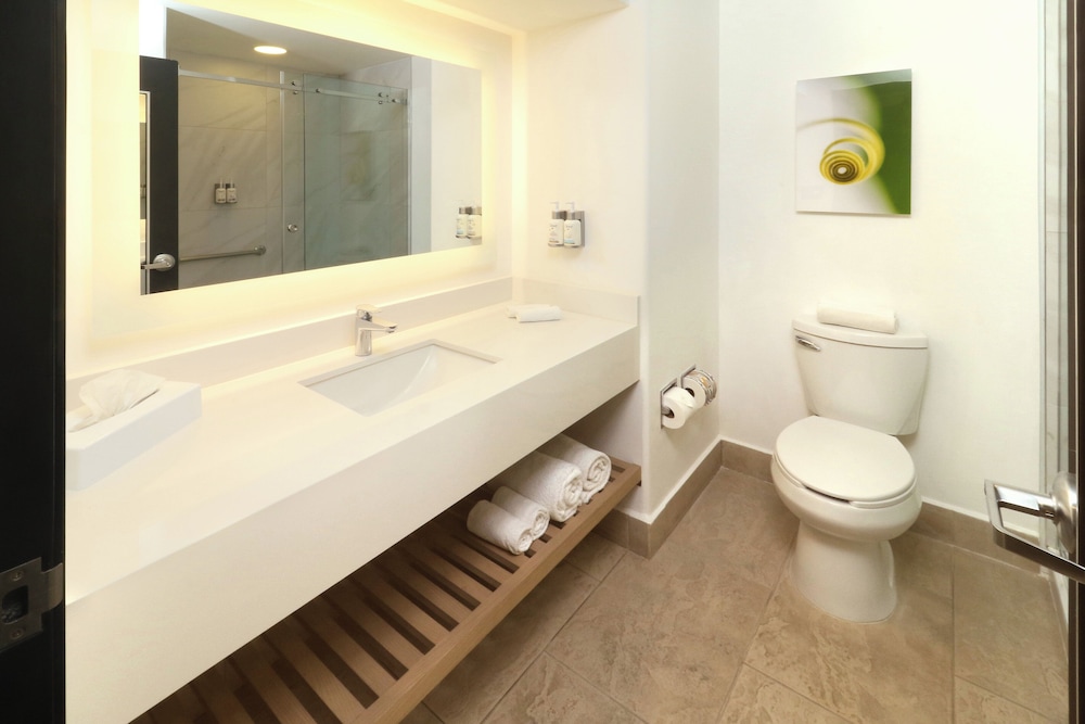 Standard Room, 2 Double Beds (Bath Shower Combination) photo 2