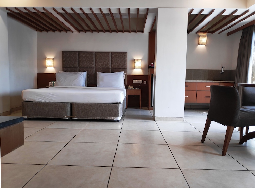Suite - Photo 7