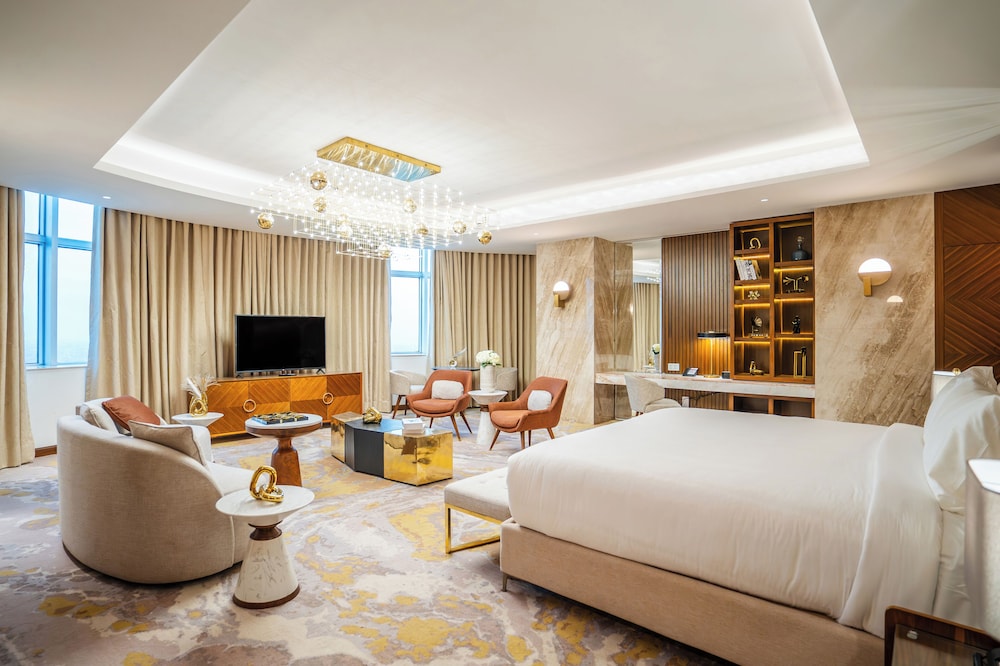 Deluxe Suite, 1 King Bed with Sofa bed photo 3