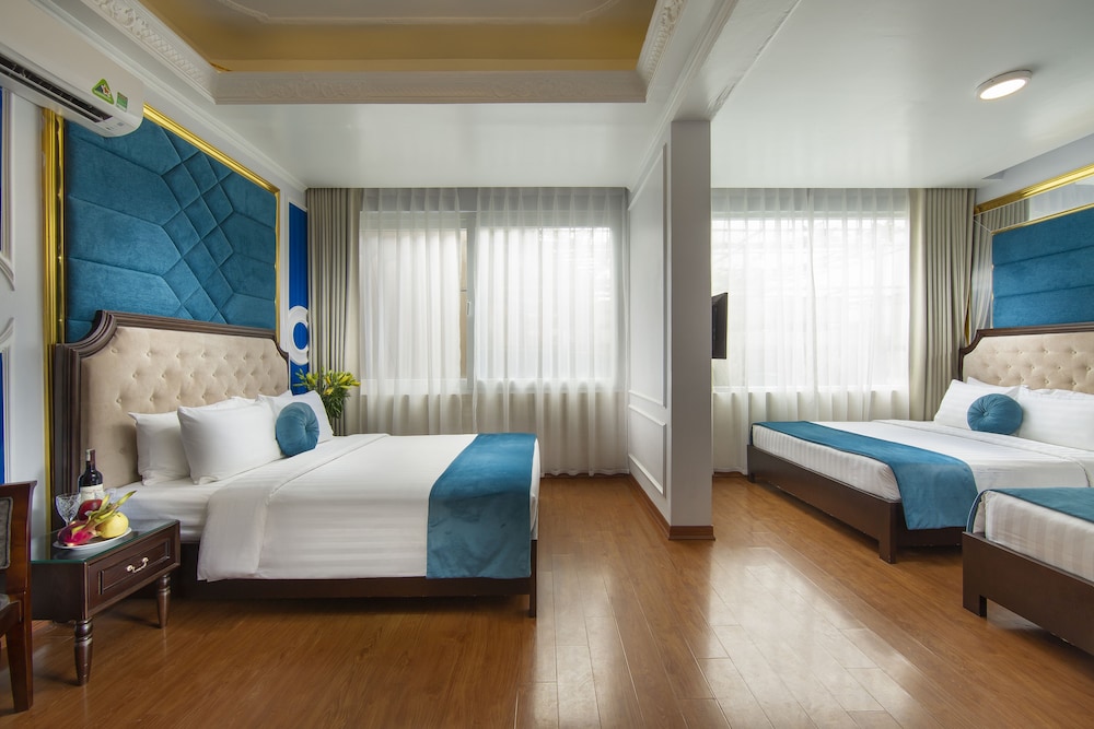 Royal Suite, City View (2 Double and 1 Single Bed)