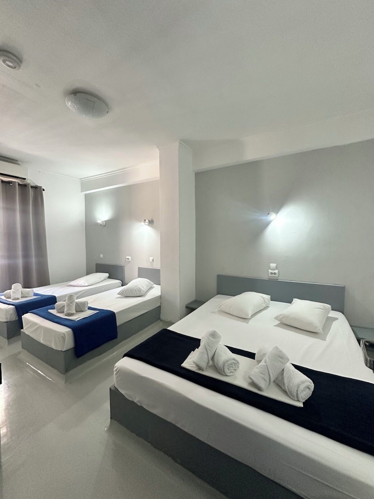Basic Quadruple Room, 1 Bedroom photo 1