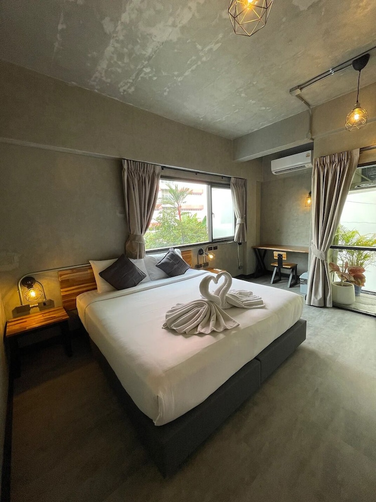 Superior Room, 1 King Bed photo 1