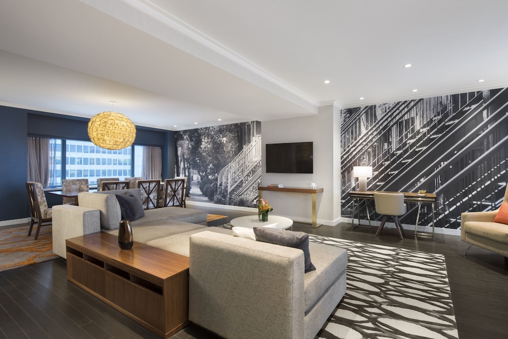 Suite, 1 King Bed (Mile End)