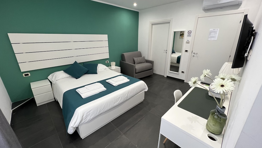 Double Room, Balcony (Green)