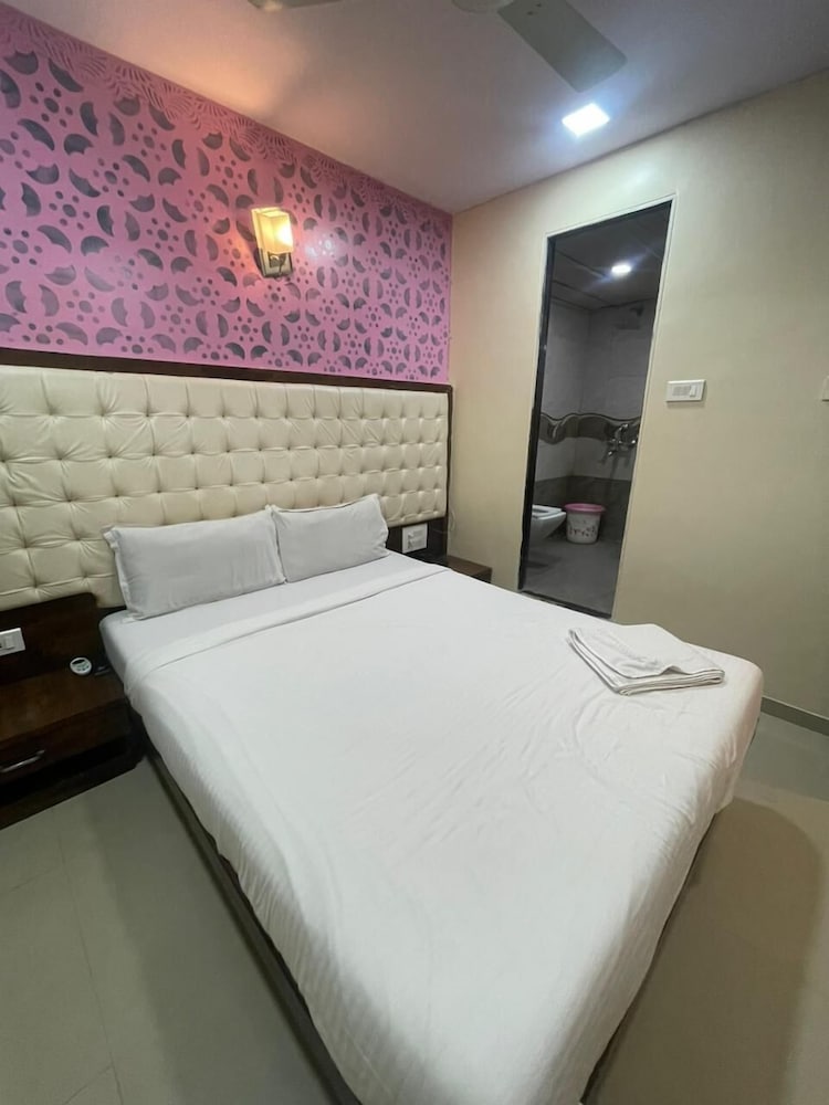 Deluxe Double Room - Photo 19