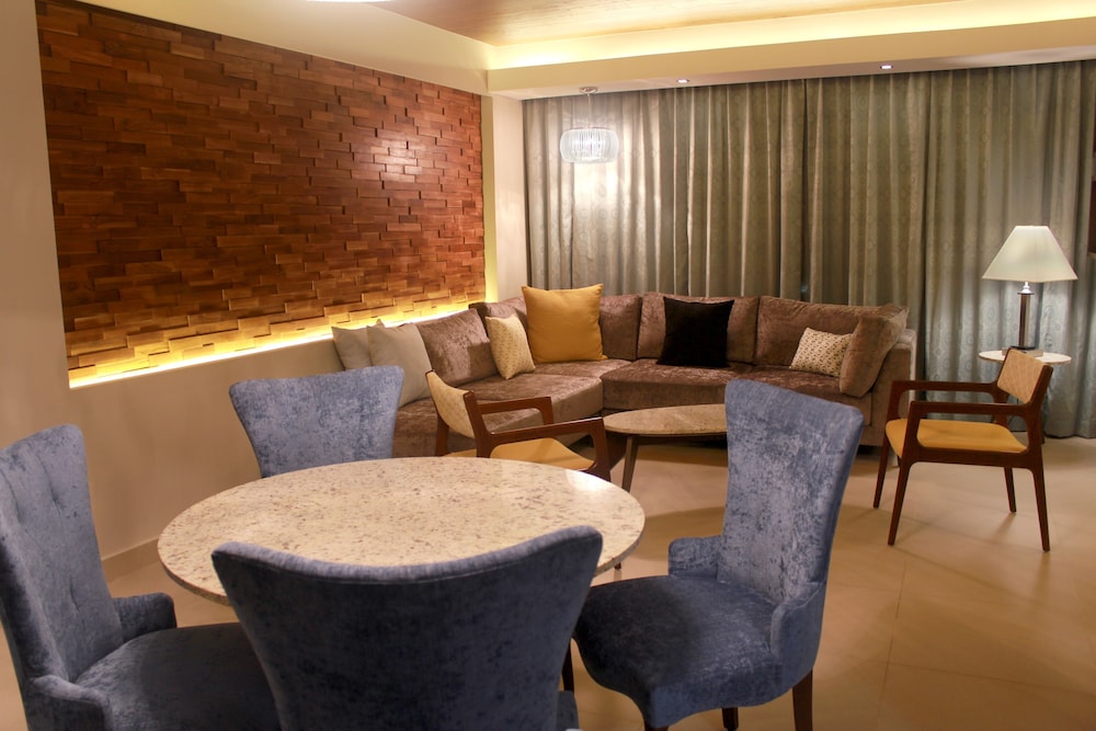 Double Room with Two Double Beds thumbnail 6