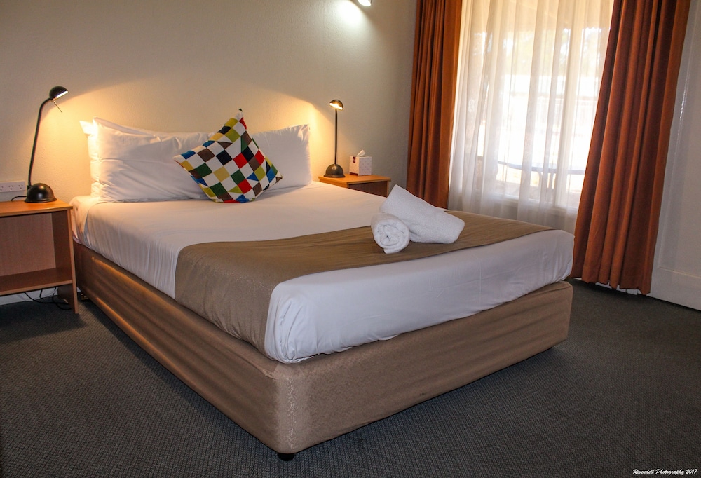 Queen Room photo 2