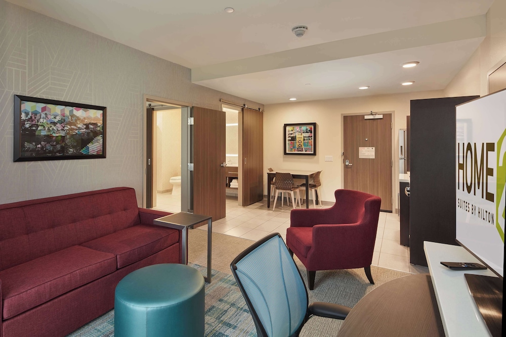 Suite, 1 King Bed, Accessible (Mobility & Hearing, Roll-In Shower) - Photo 6