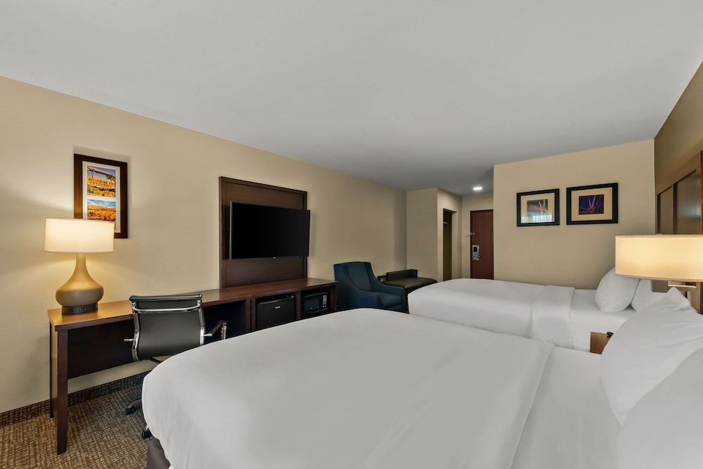 Standard Room, 2 Queen Beds, Non Smoking photo 3